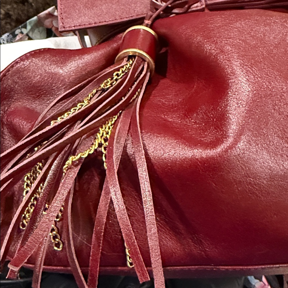 Arezzo Chic Maroon Leather Shoulder Bag with Gold Accent - Picture 8 of 16